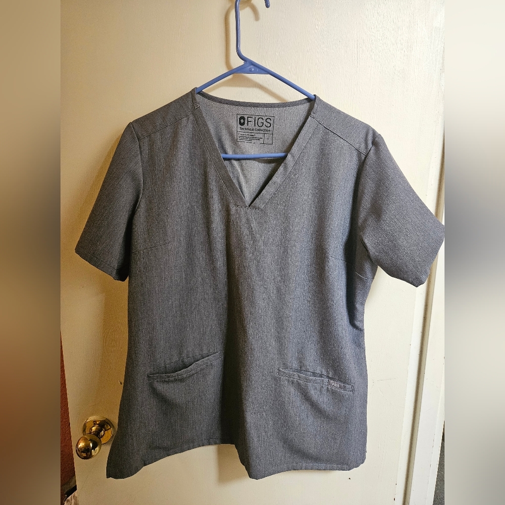Figs Casma Scrub Top in Graphite Large. Good condition.